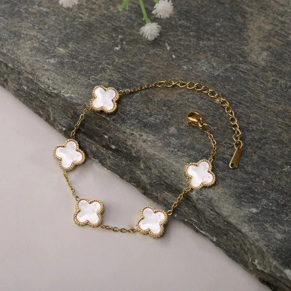 Elegant_White_Clover_Korean_Bracelet