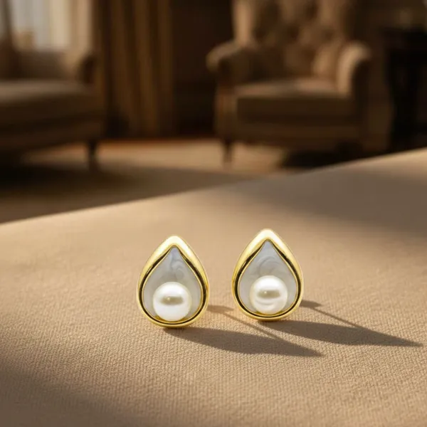 Gold_Plated_Leaf_Pearl_Earring_White