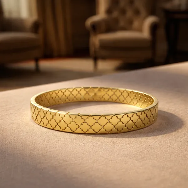 Gold_Plated_Clover_Pattern_Bangle_Bracelet