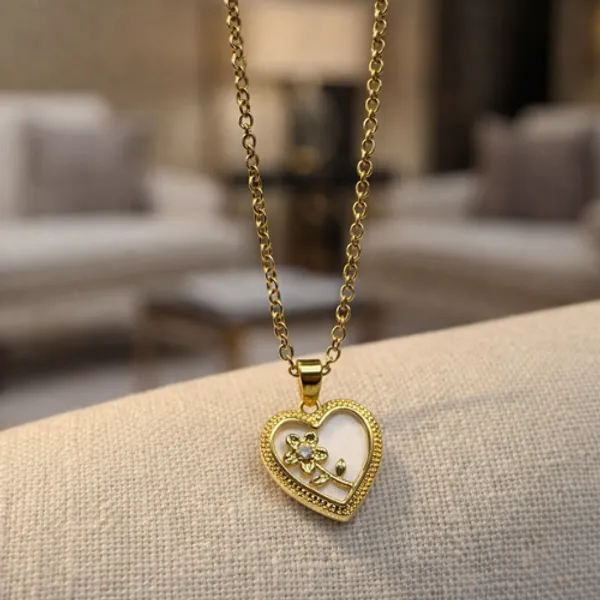Gold_Plated_Blooming_Heart_Pendant_Necklace
