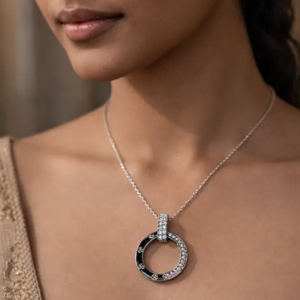 Silver_Plated_Circular_Shine_Pendant_Necklace