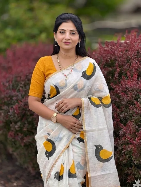 Peacock_Charm_Linen_Saree