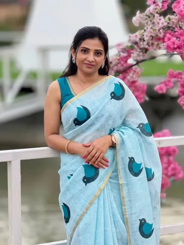 Peacock_Charm_Linen_Saree