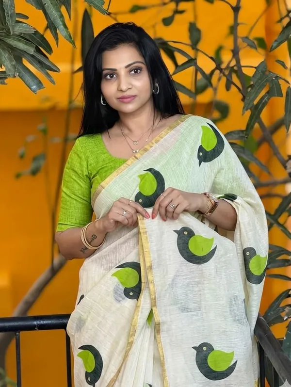 Peacock_Charm_Linen_Saree