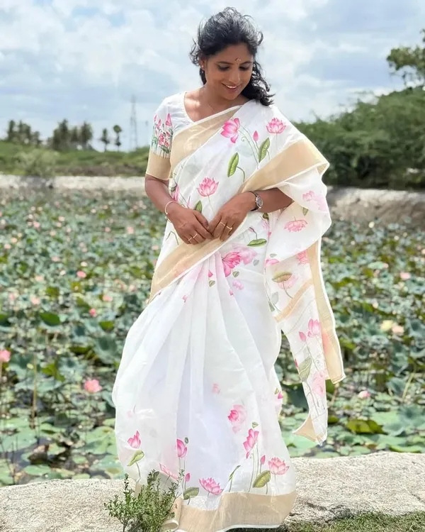 Lotus_Grace_Linen_Saree