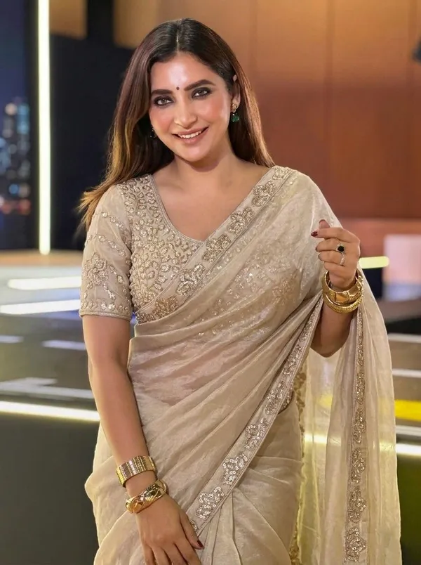 Royal_Elegance_Embroidered_Saree_Collection