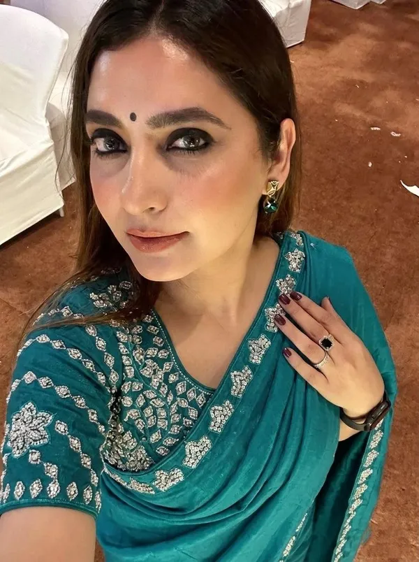 Royal_Elegance_Embroidered_Saree_Collection