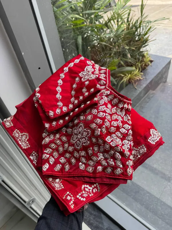 Royal_Elegance_Embroidered_Saree_Collection