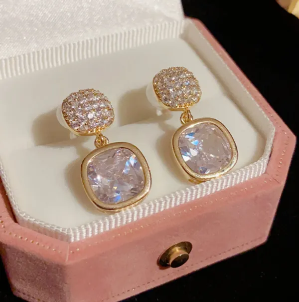Sparkling_Crystal_Drop_Earrings_with_Dual_Stone_Design