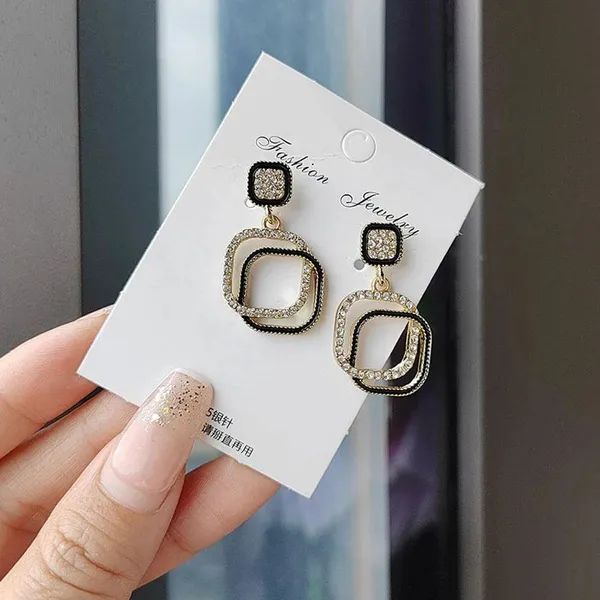 Elegant_Black_and_Gold_Geometric_Drop_Earrings_with_Crystal_Detailing