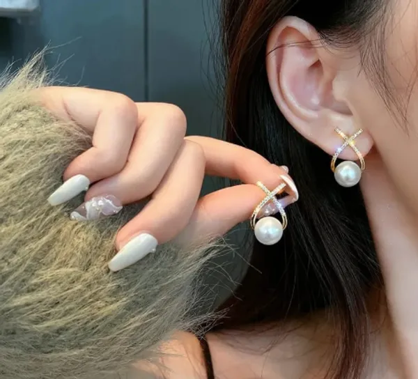 Elegant_Pearl_Drop_Earrings_with_Crystal_Cross_Design