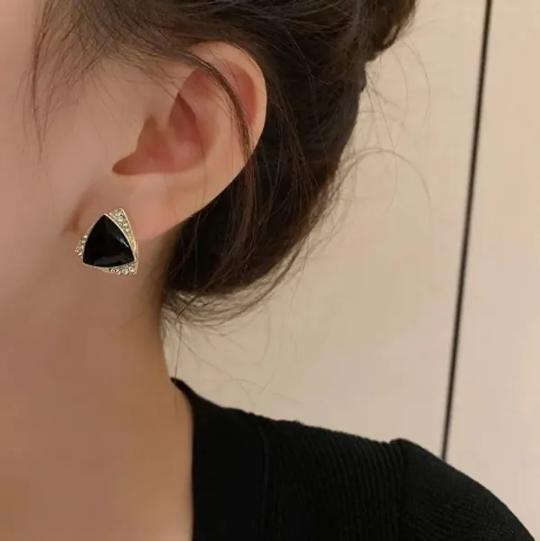 Elegant_Black_Triangle_Stud_Earrings_with_Crystal_Border