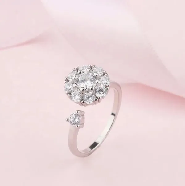 Sparkling_Turnable_Ring_with_Rotating_Crystal_Top