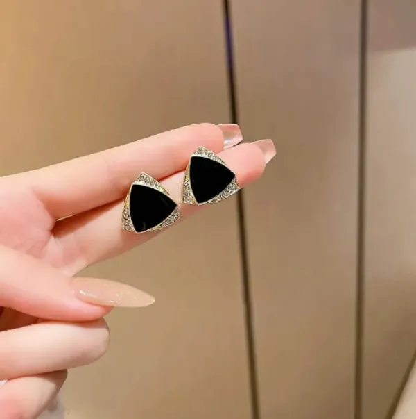 Elegant_Black_Triangle_Stud_Earrings_with_Crystal_Border