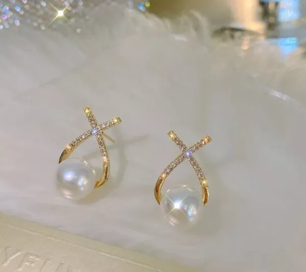 Elegant_Pearl_Drop_Earrings_with_Crystal_Cross_Design