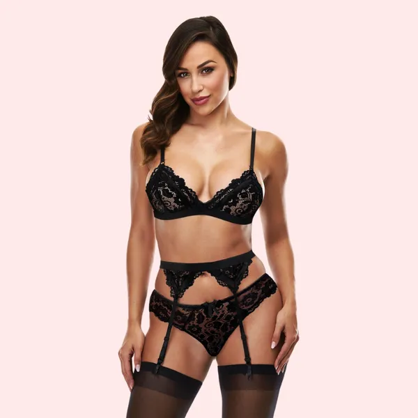 Black_Lace_Bra_And_Garter_Set_For_Women