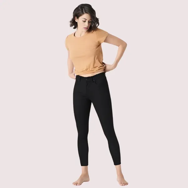 Black_Denim_Skinny_Fit_Jeans_For_Women