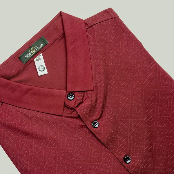 Maroon_Textured_Slim_Fit_Short_Sleeve_Formal_Shirt_For_Men