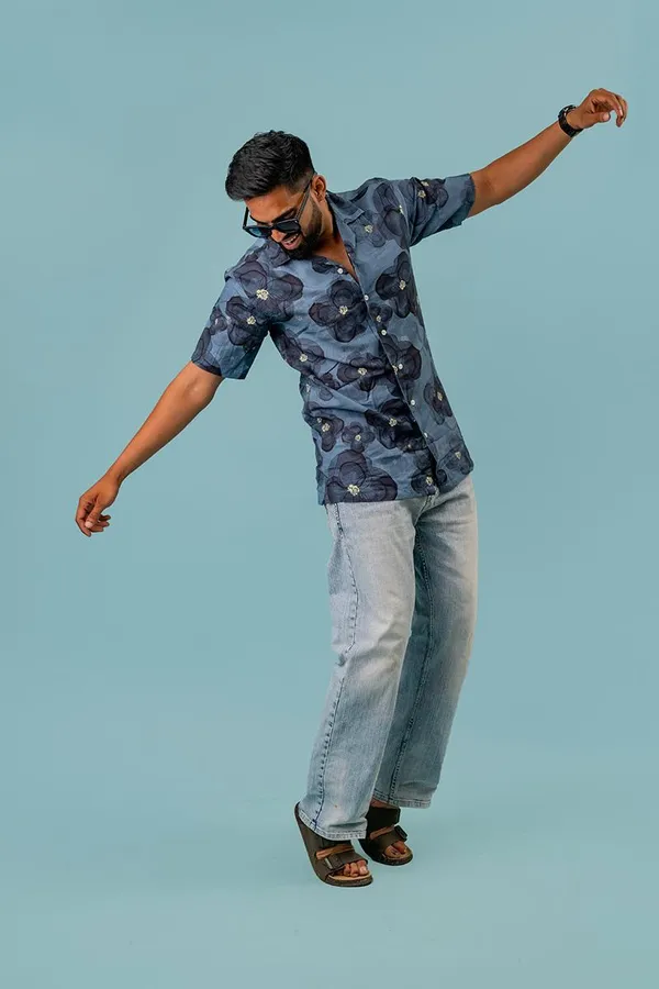 Blue_Floral_Print_Regular_Fit_Short_Sleeve_Casual_Shirt_For_Men
