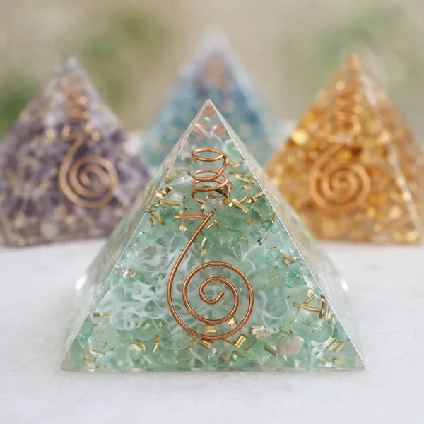 Orgonite_Green_Aventurine_Crystal_Pyramid_with_Reiki_Symbol