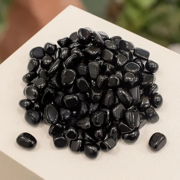 Black_Polished_Pebble_Stones_-_Decorative_Garden_Stones