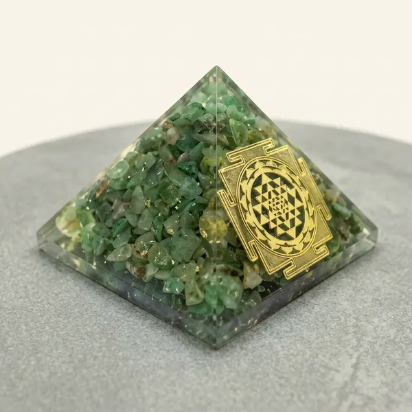 Green_Aventurine_Orgone_Pyramid_with_Sacred_Geometry_Symbol