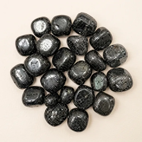 Natural_Tumbled_Black_Tourmaline_Stones_-_Set_of_Polished_Healing_Crystals