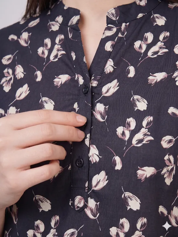 Black_Rayon_Cotton_Relaxed_Floral_Print_Tunic_Top_For_Women