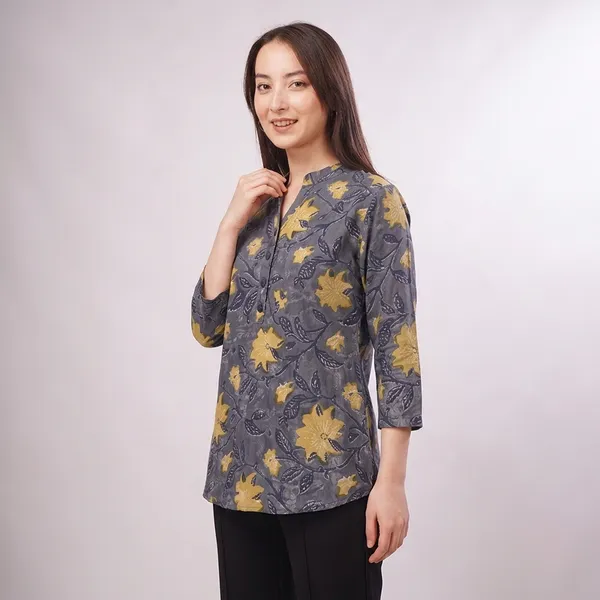 Grey_Rayon_Cotton_Relaxed_Floral_Print_Tunic_Top_For_Women