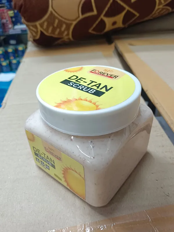 DUEBOLD_-_DE-TAN_Scrub_|_With_Natural_Moisturizer