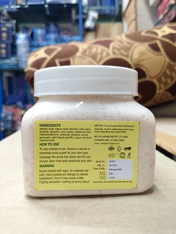 DUEBOLD_-_DE-TAN_Scrub_|_With_Natural_Moisturizer
