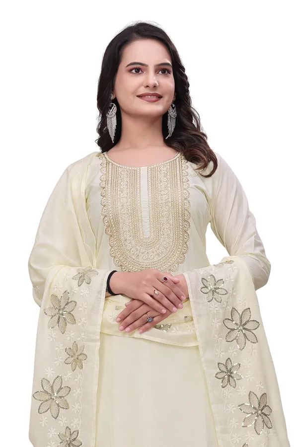 Off_White_Georgette_Relaxed_Fit_Embroidered_Kurta_Set_For_Women