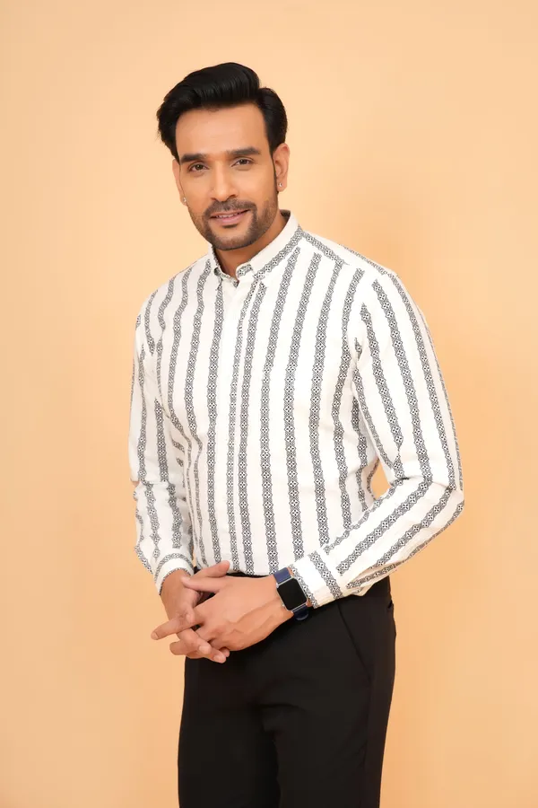 White_And_Black__Striped_Cotton_Slim_Fit_Formal_Shirt_For_Men