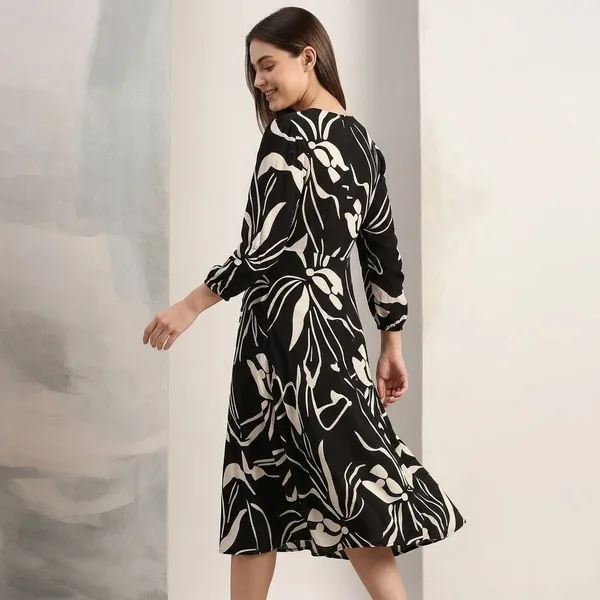Black_And_White_Abstract_Print_V-Neck_Midi_Dress_For_Women