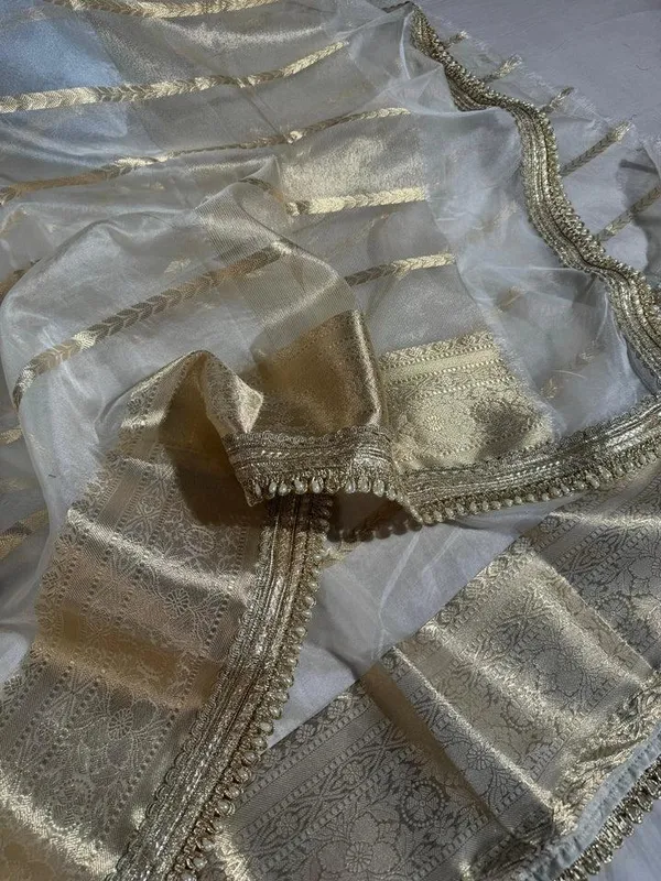 Banarasi_Organza_Silk_Saree_with_Zari_Strip_For_Women