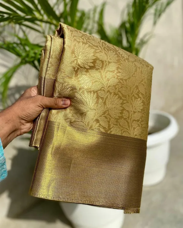 Golden_Silk_Saree_For_Women