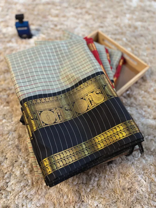 Ganga_Jamuna_check_Silk_Saree_For_Women