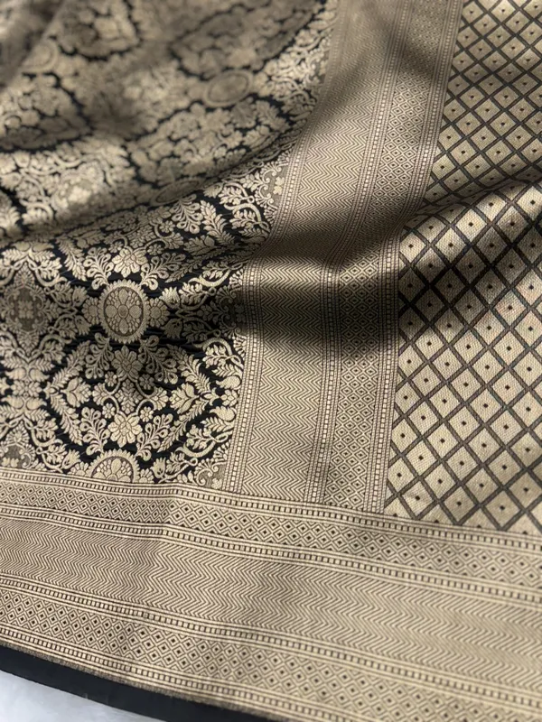 Black__And__Golden_Silk_Saree_For_Women