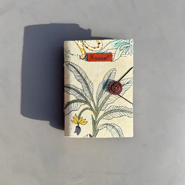Assorted_Handmade_Diaries_With_Wooden_Button_Closure