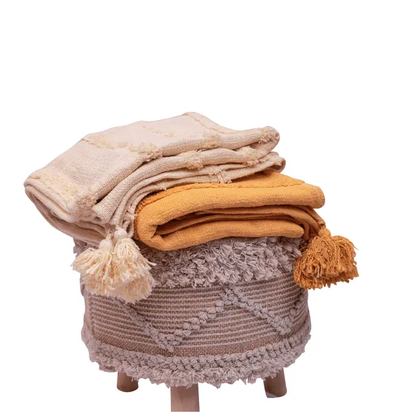 Viraasat_Embrace_The_Legacy_Of_Indian_Elegance_With_Handwoven_Throws