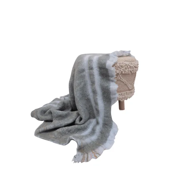 Viraasat_Embrace_The_Legacy_Of_Indian_Elegance_With_Handwoven_Throws