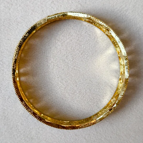 Gold_And_White_Brass_Premium_And_Elegant_Bangle_For_Women