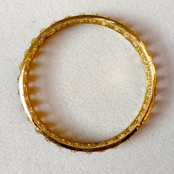Gold_And_White_Brass_Premium_And_Elegant_Bangle_For_Women