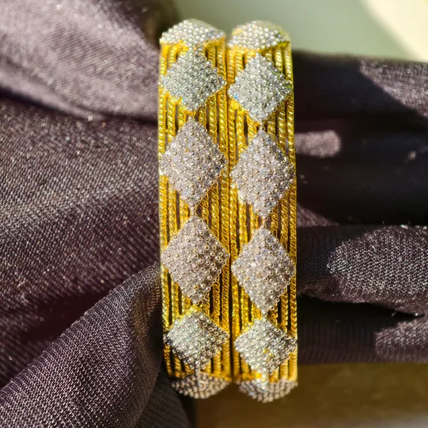 Gold_And_White_Brass_Premium_And_Elegant_Bangle_For_Women