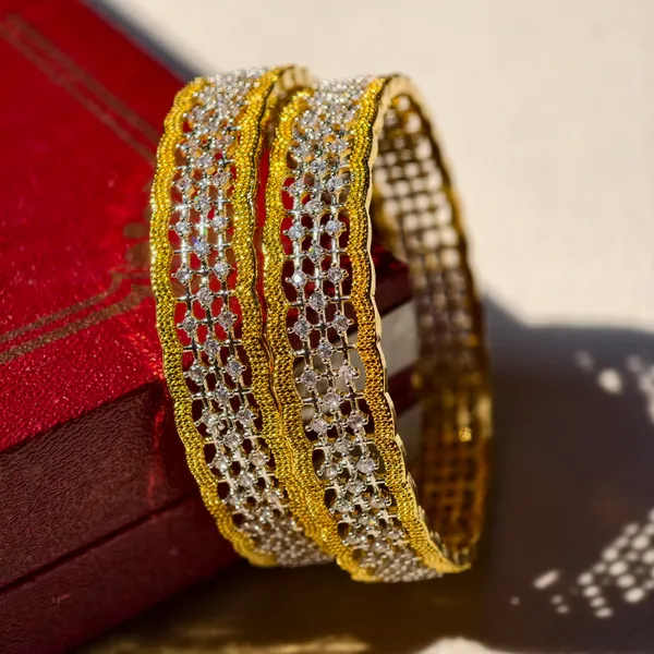 Gold_And_White_Brass_Premium_And_Elegant_Bangle_For_Women