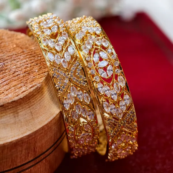 Gold_And_White_Brass_Premium_And_Elegant_Bangle_For_Women