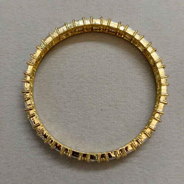 Gold_And_White_Brass_Premium_And_Elegant_Bangle_For_Women_(Set_of_4)