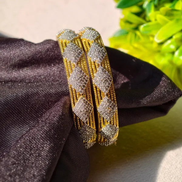 Gold_And_White_Brass_Premium_And_Elegant_Bangle_For_Women