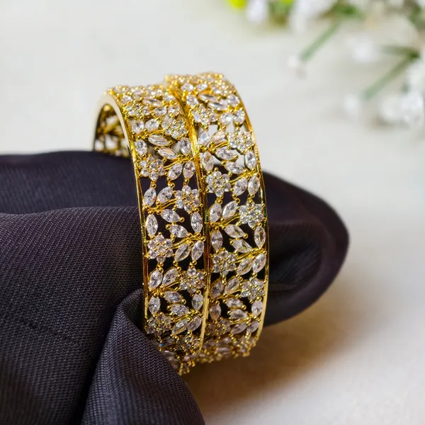 Gold_And_White_Brass_Premium_And_Elegant_Bangle_For_Women