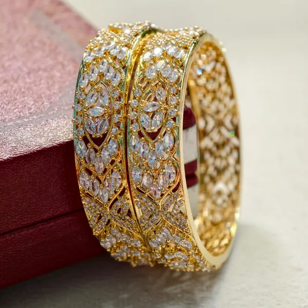 Gold_And_White_Brass_Premium_And_Elegant_Bangle_For_Women